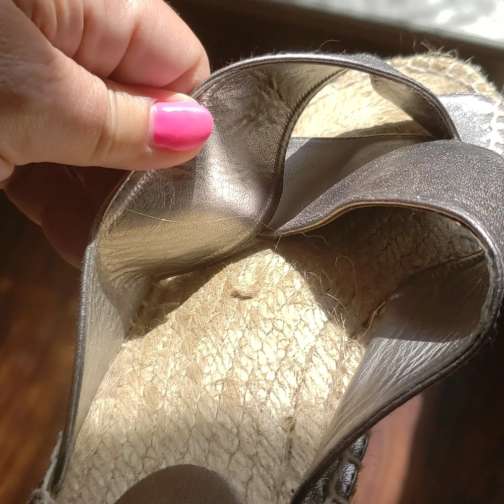 MUK LUKS pewter metallic espadrille.